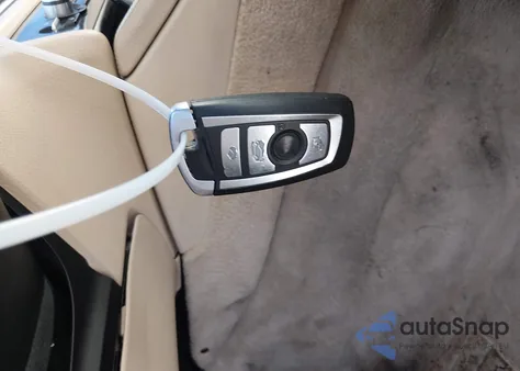 2013 BMW 535I xDrive z USA, uszkodzony, nr VIN WBAFU7C54DDU77072